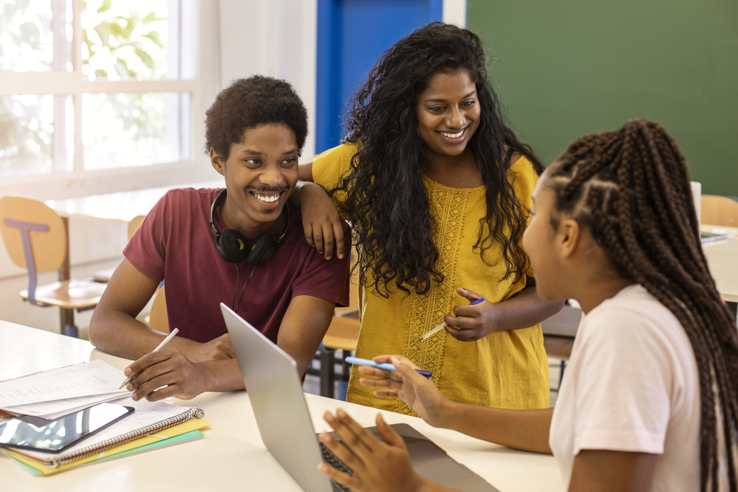 college-students-different-ethnicities-cramming (1)